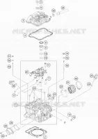 CYLINDER HEAD 
